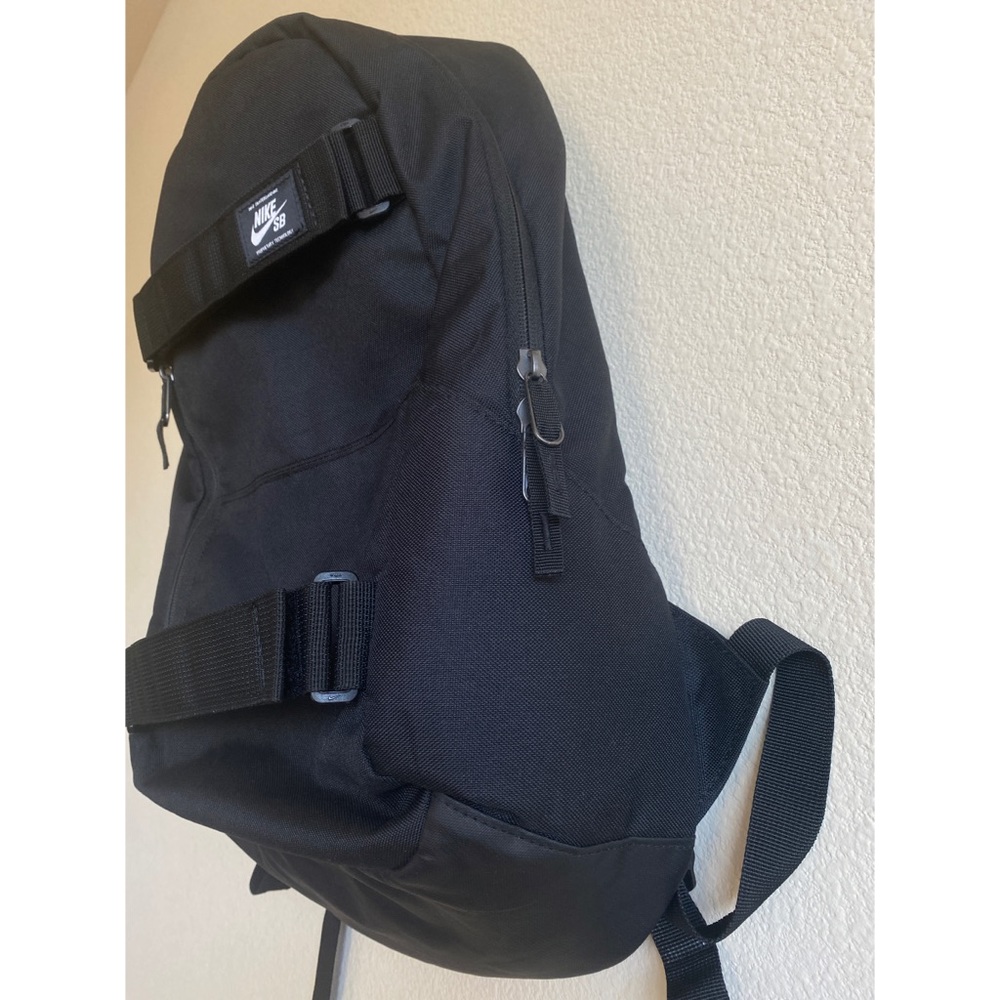 Nike Backpack Perfect Condition - image 3